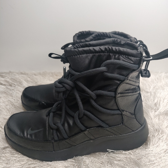 Nike Shoes - New Nike winter Boot sz 6